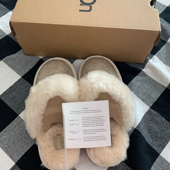 SOLD - Ugg Cozy II Slippers Little Kid Size 3 - Picture 6 of 7